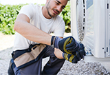 Arbeit an einer Klimaanlage