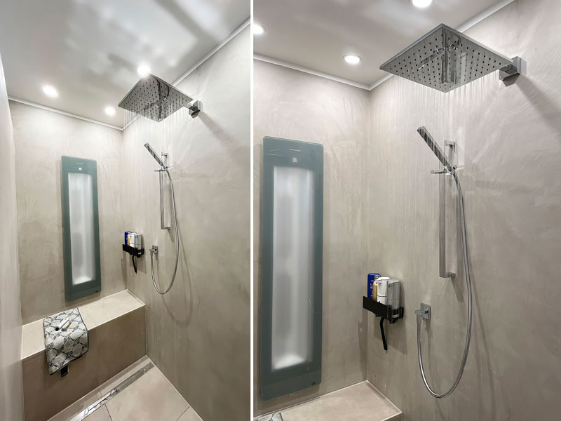 Moderne Walk-in-Dusche mit großer Regendusche, Handbrause und integrierter Infrarot-Heizplatte in einem hochwertigen Designbad.